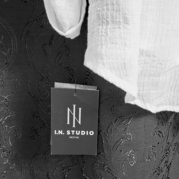 I.N. STUDIO  Gauzy White Button Down Blouse with Pockets & Shirttail Hem, Sz PL - Picture 11 of 11